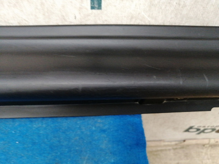 AA035225; Накладка порога правая, матовый пластик (76850-1KA6A) для Nissan Juke I (2010-2014)/БУ; Оригинал; Р1, Мелкий дефект; 