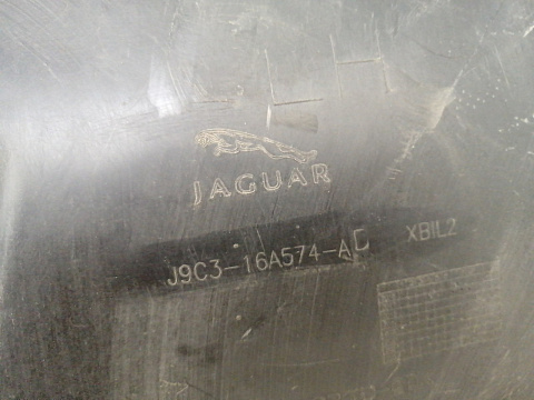 Фотография детали AA039053; Подкрылок передний левый, передняя часть (J9C3-16A574-AD) для Jaguar E-Pace I (2017-2020)/БУ; Оригинал; Р1, Мелкий дефект; . Фото номер 13