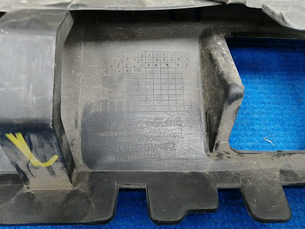 AA014705; Решетка радиатора (86351-R000) для Hyundai Solaris/БУ; Оригинал; Р1, Мелкий дефект; 
