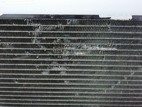 Фотография детали AA001251; Радиатор кондиционера (1K0 820 411 E) для Audi/БУ; Оригинал; Р1, Мелкий дефект; . Фото номер 2
