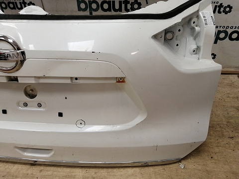 Фотография детали AA038028; Крышка багажника (9001A-2H90A) для Nissan X-Trail T32/БУ; Оригинал; Р1, Мелкий дефект; . Фото номер 11