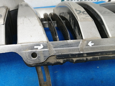 AA016922; Решетка радиатора; под камер. (53101-60660) для Toyota Land Cruiser Prado 150 (2010 — 2013)/БУ; Оригинал; Р1, Мелкий дефект; 
