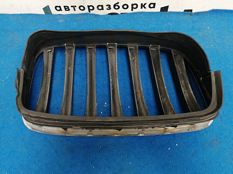 Фотография детали AA034176; Решетка радиатора левая (51317157687) для BMW/БУ; Оригинал; Р1, Мелкий дефект; . Фото номер 5