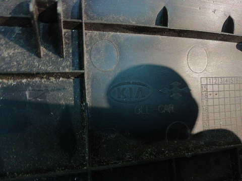 Фотография детали AA023776; Обшивка двери багажника верхняя (81761-F1000) для Kia Sportage/БУ; Оригинал; Р1, Мелкий дефект; . Фото номер 9