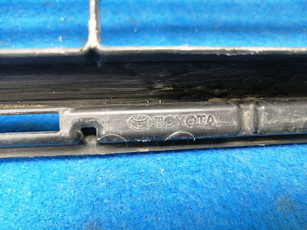 AA030531; Решетка переднего бампера нижняя (53113-42080) для Toyota Rav4 40 рест. (2015 — 2019)/БУ; Оригинал; Р1, Мелкий дефект; 