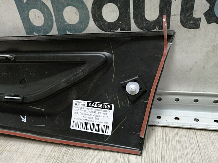 AA045189; Накладка задней правой двери (5757A410) для Mitsubishi Outlander/Нов с деф; Оригинал; Р1, Мелкий дефект; 