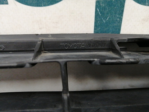 Фотография детали AA037728; Решетка переднего бампера (53112-33040) для Toyota Camry 40 рест. (2010 — 2011)/БУ; Оригинал; Р1, Мелкий дефект; . Фото номер 13