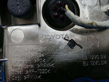 AA015136; Фонарь в крышку багажника правый (81580-60210) для Lexus LX570, LX450D (2008 — 2011)/БУ; Оригинал; Р2, Удовлетворительное; 
