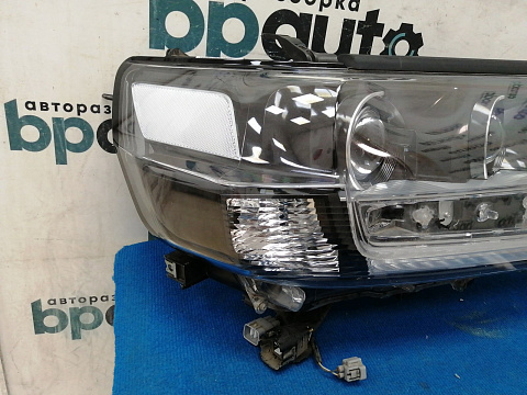 Фотография детали AA037205; Фара правая, темная (81105-60P40) для Toyota Land Cruiser 200 рест.2 (2015 - 2021)/БУ; Оригинал; Р1, Мелкий дефект; . Фото номер 4