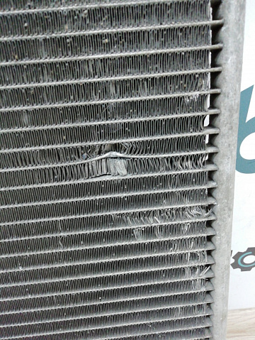 Фотография детали AA002072; Радиатор кондиционера (A0995001354) для Mercedes-Benz/БУ; Оригинал; Р2, Удовлетворительное; . Фото номер 10