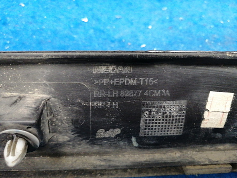 Фотография детали AA035363; Накладка задней левой двери (82877-4CM1A) для Nissan X-Trail III (T32) (2013-2018)/БУ; Оригинал; Р1, Мелкий дефект; . Фото номер 7