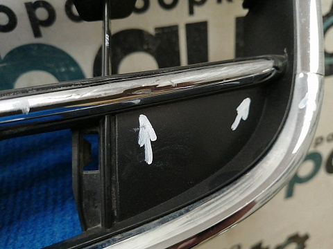 Фотография детали AA038724; Решетка переднего бампера (7P6853677A) для Volkswagen Touareg II (2010-2014)/БУ; Оригинал; Р2, Удовлетворительное; . Фото номер 4