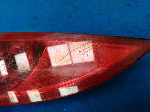Фотография детали AA028913; ПТФ заднего бампера правая (92406-2Y300) для Hyundai IX35/БУ; Оригинал; Р2, Удовлетворительное; . Фото номер 3
