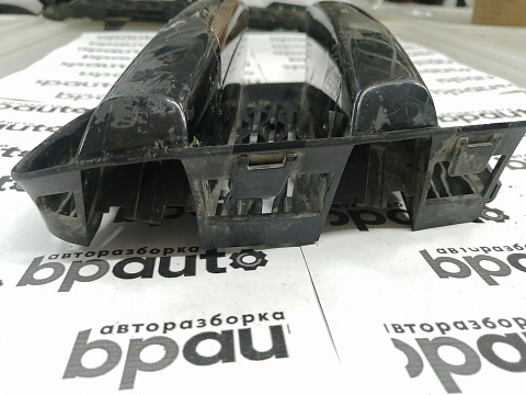 Фотография детали AA045547; Решетка переднего бампера левая (J8A2-17E852-AB) для Land Rover Range Rover Velar L560 (2017 - 2023)/БУ; Оригинал; Р1, Мелкий дефект; . Фото номер 3