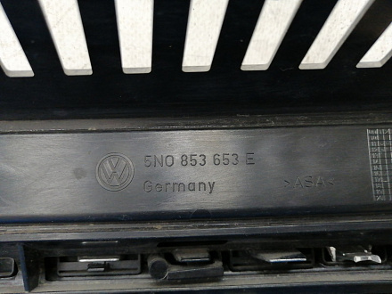 AA027351; Решетка радиатора (5N0853653E) для Volkswagen Tiguan I рест. (2011- 2016)/БУ; Оригинал; Р1, Мелкий дефект; 