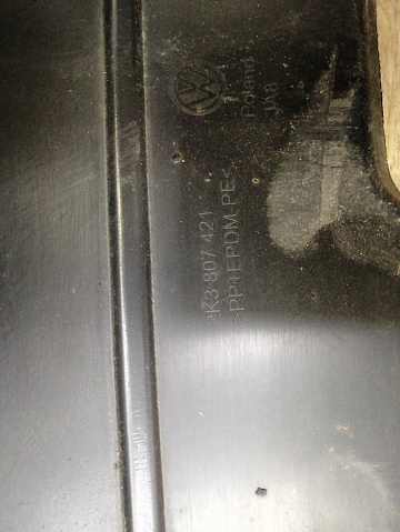 Фотография детали AA043495; Бампер задний, длинный; без паркт. (2K3807421) для Volkswagen Caddy/БУ; Оригинал; Р1, Мелкий дефект; . Фото номер 23