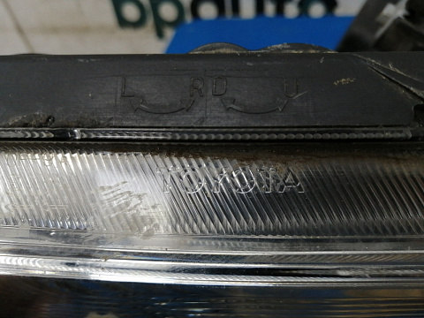 Фотография детали AA021288; Фара галоген правая (81130-0F060) для Toyota Corolla Verso рест. 2 (2007-2009)/БУ; Оригинал; Р1, Мелкий дефект; . Фото номер 11