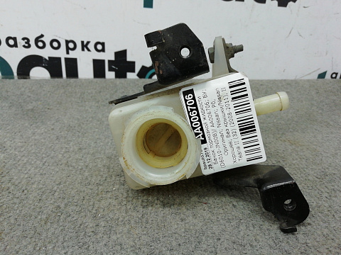 Фотография детали AA006706; Бачок тормозной жидкости (D6010-JN00B) для Nissan Teana 32/БУ; Оригинал; Р0, Хорошее; . Фото номер 5