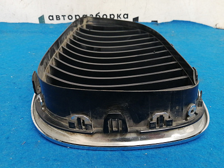 AA034173; Решетка радиатора правая, 13 перемычек (51137211658) для BMW 7 серия F01 F02/БУ; Оригинал; Р1, Мелкий дефект; 