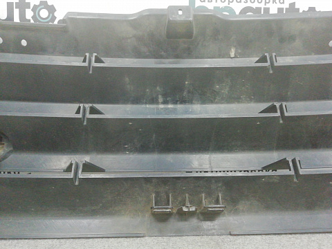 Фотография детали AA010500; Решетка радиатора (DHB500193) для Land Rover Range Rover III рест. (2005 - 2009)/БУ; Оригинал; Р1, Мелкий дефект; . Фото номер 10