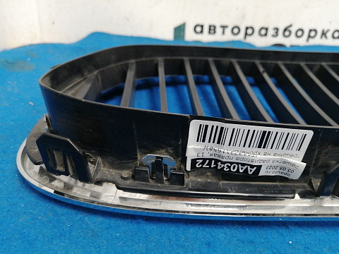 Фотография детали AA034172; Решетка радиатора правая, 13 перемычек (51137211658) для BMW 7 серия F01 F02/БУ; Оригинал; Р1, Мелкий дефект; . Фото номер 7