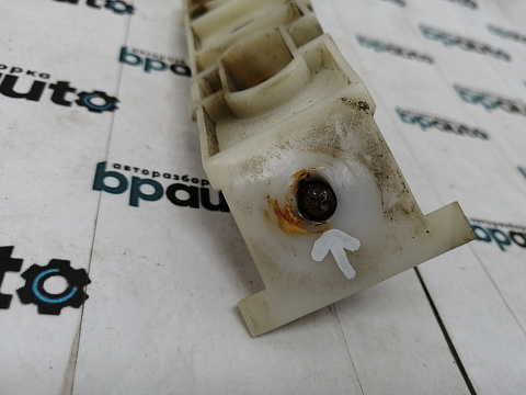 Фотография детали AA013273; Кронштейн переднего бампера левый=правый (71731-65J00) для Suzuki Grand Vitara/БУ; Оригинал; Р1, Мелкий дефект; . Фото номер 3