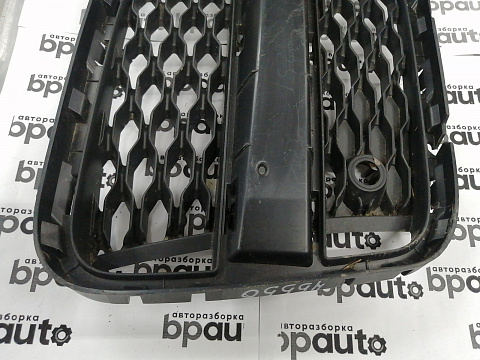 Фотография детали AA045550; Решетка переднего бампера правая; под паркт. (HK83-8B289-BA) для Jaguar F-Pace I (2016-2020)/БУ; Оригинал; Р0, Хорошее; . Фото номер 2