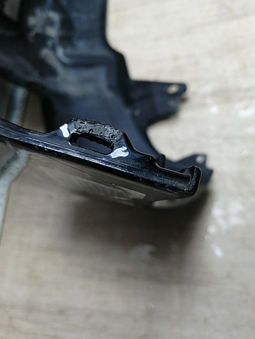 Фотография детали AA045924; Бампер передний; под паркт.; под омыват. (52119-60J00) для Toyota Land Cruiser 200 рест. (2012 — 2015)/БУ; Оригинал; Р1, Мелкий дефект; . Фото номер 20