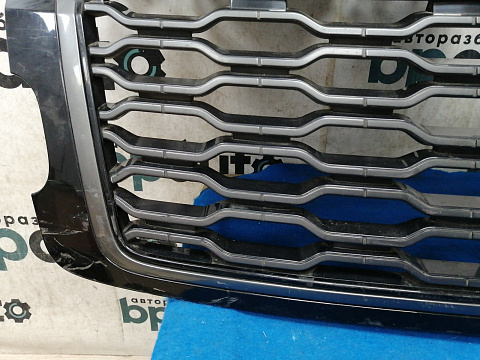 Фотография детали AA033727; Решетка радиатора (JK52-8200-BC) для Land Rover Range Rover IV рест. L405 (2017- н.в.)/БУ; Оригинал; Р2, Удовлетворительное; . Фото номер 10