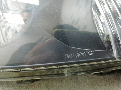 Фотография детали AA008468; Фара правая галоген (33101SAAG01 ) для Honda Jazz I (2001-2005)/БУ; Оригинал; Р1, Мелкий дефект; . Фото номер 10