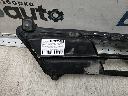 AA045107; Решетка переднего бампера (86561-4L500) для Hyundai Solaris/БУ; Оригинал; Р1, Мелкий дефект; 