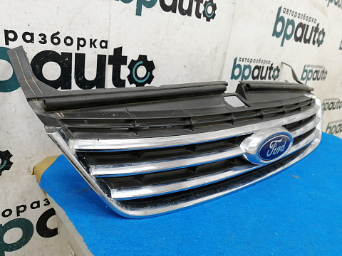 Фотография детали AA025795; Решетка радиатора (7S71-8200-B) для Ford Mondeo/БУ; Оригинал; Р1, Мелкий дефект; . Фото номер 2