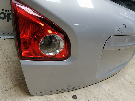 AA045290; Крышка багажника; под камер. (K0100BR0MA) для Nissan Qashqai/БУ; Оригинал; Р1, Мелкий дефект; 