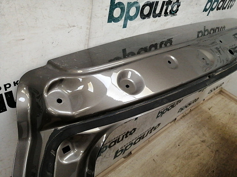 Фотография детали AA043228; Крышка багажника (67005-42430) для Toyota Rav4 40 (2013 — 2015)/БУ; Оригинал; Р2, Удовлетворительное; . Фото номер 2