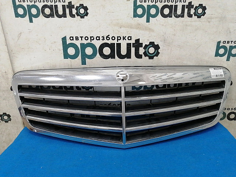 Фотография детали AA028234; Решетка радиатора (A2128800583) для Mercedes-Benz E-klasse W212 S212/БУ; Оригинал; Р2, Удовлетворительное; . Фото номер 1