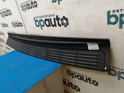 Фотография детали AA035851; Накладка заднего бампера (52162-60040)/БУ; Оригинал; Р1, Мелкий дефект; . Фото номер 3