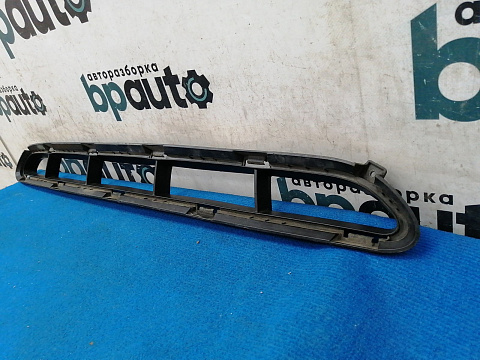 Фотография детали AA019744; Решетка переднего бампера (86522-2P500) для Kia Sorento II рест. (2012- 2020)/БУ; Оригинал; Р2, Удовлетворительное; . Фото номер 3