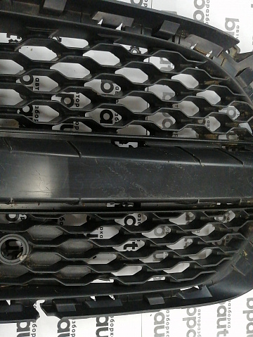 Фотография детали AA045550; Решетка переднего бампера правая; под паркт. (HK83-8B289-BA) для Jaguar F-Pace I (2016-2020)/БУ; Оригинал; Р0, Хорошее; . Фото номер 3