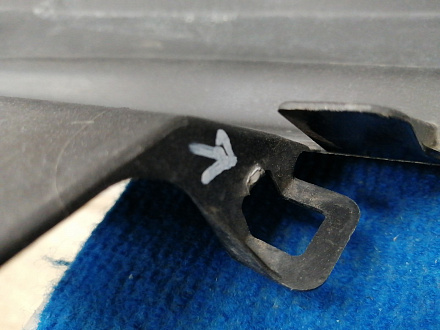 AA038920; Юбка заднего бампера (52453-C20) для Toyota Auris II (2013 — 2015)/БУ; Оригинал; Р1, Мелкий дефект; 