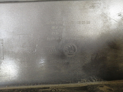 Фотография детали AA032827; Бампер передний; под паркт.; под омыват. (5E0 807 221 N) для Skoda Octavia/БУ; Оригинал; Р1, Мелкий дефект; . Фото номер 21