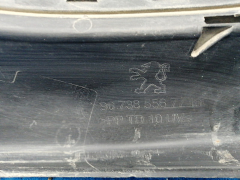 Фотография детали AA032956; Решетка переднего бампера (9673855677) для Peugeot 208 I (2012-2015)/БУ; Оригинал; Р1, Мелкий дефект; . Фото номер 12