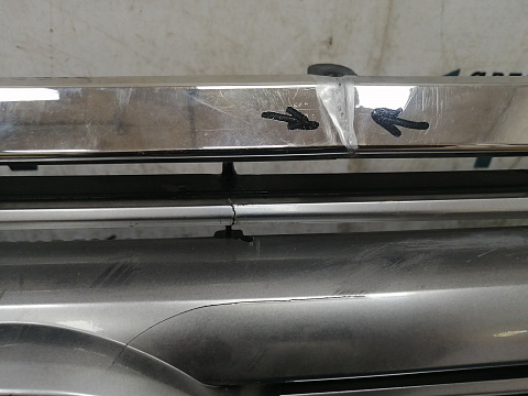 Фотография детали AA034638; Решетка радиатора; под камер. (53101-60790) для Lexus GX460 II (2009 — 2013)/БУ; Оригинал; Р2, Удовлетворительное; . Фото номер 2