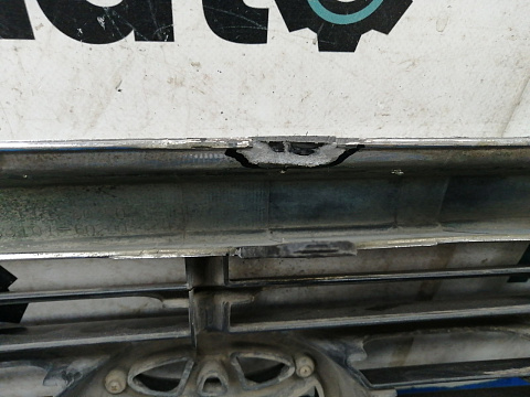 Фотография детали AA033611; Решетка радиатора (53101-60200) для Toyota Land Cruiser 100 (1997 — 2002)/БУ; Оригинал; Р2, Удовлетворительное; . Фото номер 20