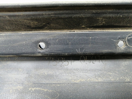 AA013534; Накладка порога правая, пластик (75851-05010) для Toyota Avensis/БУ; Оригинал; Р1, Мелкий дефект; 