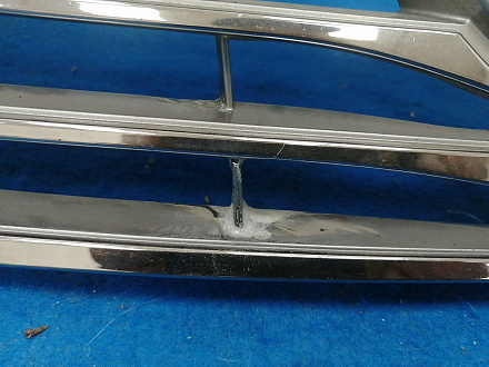 AA034681; Решетка радиатора (53101-33370) для Toyota Camry 50 (2012 — 2014)/БУ; Оригинал; Р2, Удовлетворительное; 