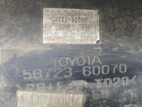 Фотография детали AA023439; Пыльник заднего бампера правый (58723-60070) для Toyota Land Cruiser 200 рест.2 (2015 - 2021)/БУ; Оригинал; Р1, Мелкий дефект; . Фото номер 7