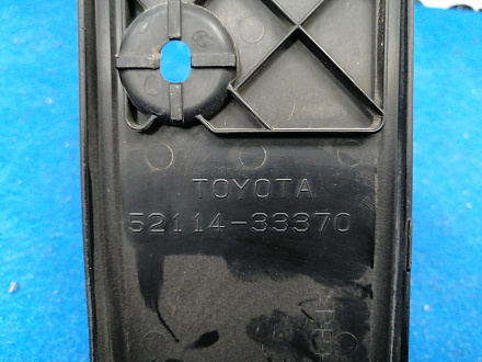 AA027265; Площадка под номер переднего бампера (52114-33370) для Toyota Camry 55 рест. (2014 — 2017)/БУ; Оригинал; Р1, Мелкий дефект; 