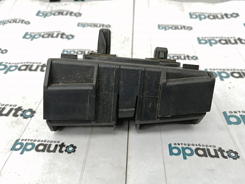 Фотография детали AA013439; Кронштейн заднего бампера правый, под фонарь (52562-05010) для Toyota Avensis/БУ; Оригинал; Р0, Хорошее; . Фото номер 3