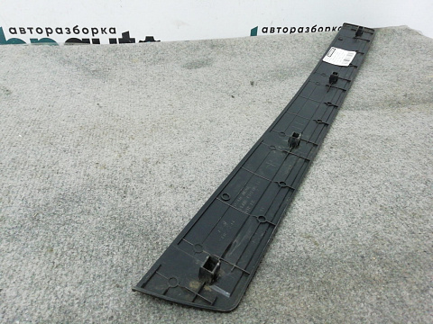 Фотография детали AA006505; Накладка порога передняя правая декор. черная (769B0-JN20A) для Nissan Teana 32/БУ; Оригинал; Р1, Мелкий дефект; . Фото номер 5