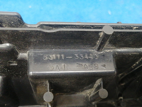 Фотография детали AA034642; Решетка радиатора (53111-33440) для Lexus ES VI (2012 - 2015)/БУ; Оригинал; Р2, Удовлетворительное; . Фото номер 14